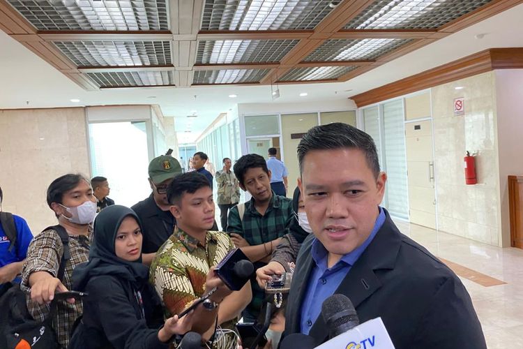 Anggota Komisi I DPR sekaligus Ketua DPP Partai Golkar Dave Laksono saat ditemui di Kompleks Parlemen, Jakarta, Rabu (7/6/2023).