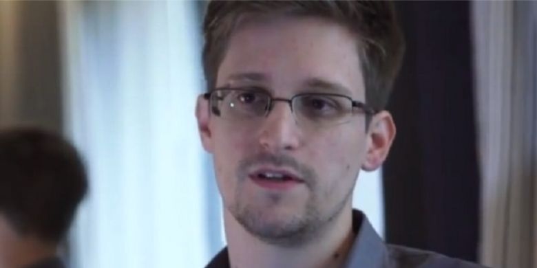 Edward Snowden, pembocor informasi mengenai penyadapan yang dilakukan AS dan Inggris.