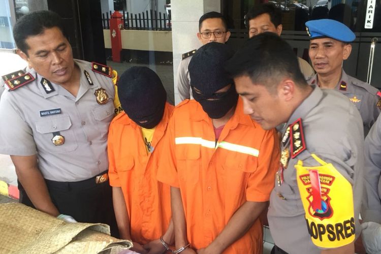 Dua dari empat sekawan pemerkosa gadis di bawah umur diamankan Polres Pelabuhan Tanjung Perak Surabaya.