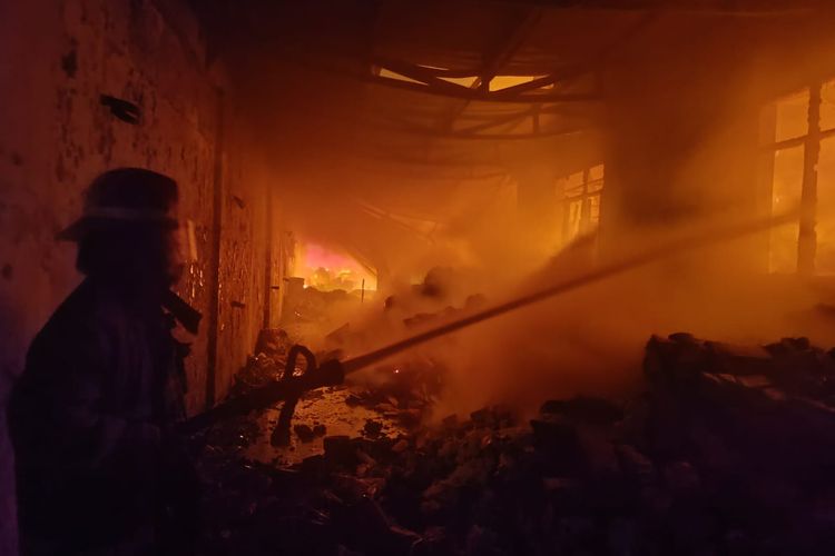 Gudang Sembako di Kediri Terbakar, Pemilik Rugi Rp 3 Miliar 
