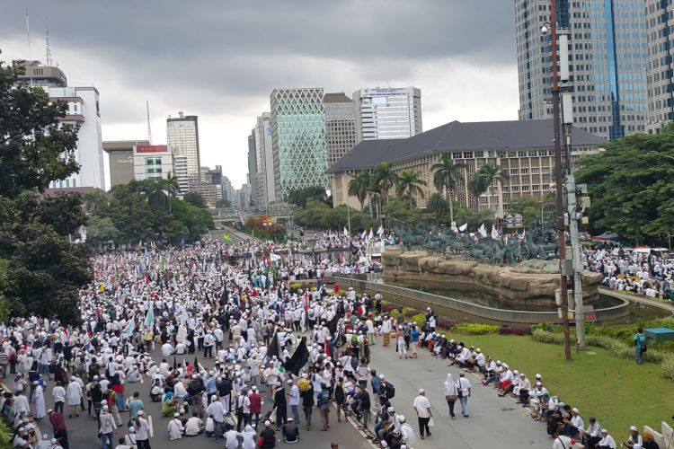 Massa aksi 313 atau 31 Maret 2017 berkumpul di Bundaran Patung Kuda, Jakarta Pusat, Jumat (31/3/2017) siang.