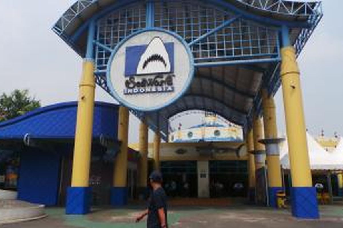Pintu masuk tempat rekreasi Sea World, di Ancol, Pademangan, Jakarta Utara. Jumat (3/10/2014).