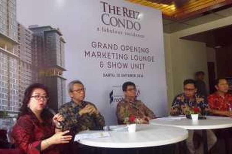 KOMPAS.com/ Mei Leandha - Didit Oemar Prihadi (tengah) saat meresmikan Marketing Lounge dan Fabulous Show Unit The Reiz Condo di Jalan Balai Kota Nomor 2 Medan, Sabtu (15/10/2016)