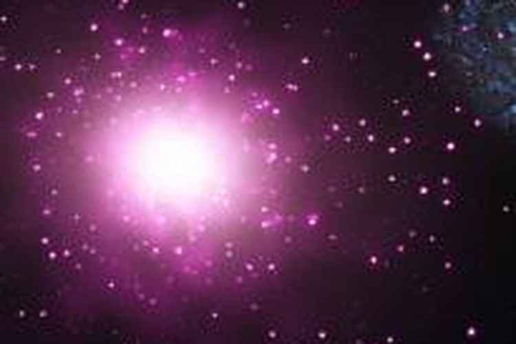 Anak panah menunjuk galaksi M60-UCD1