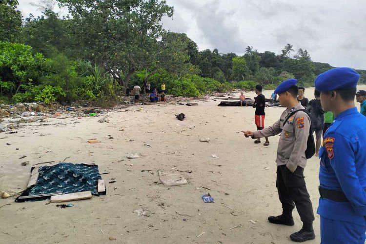 Mayat tanpa kepala dan kaki yang ditemukan di Pantai Tanjung Kerasak, Toboali, Bangka Selatan, Babel, Rabu (14/6/2023).