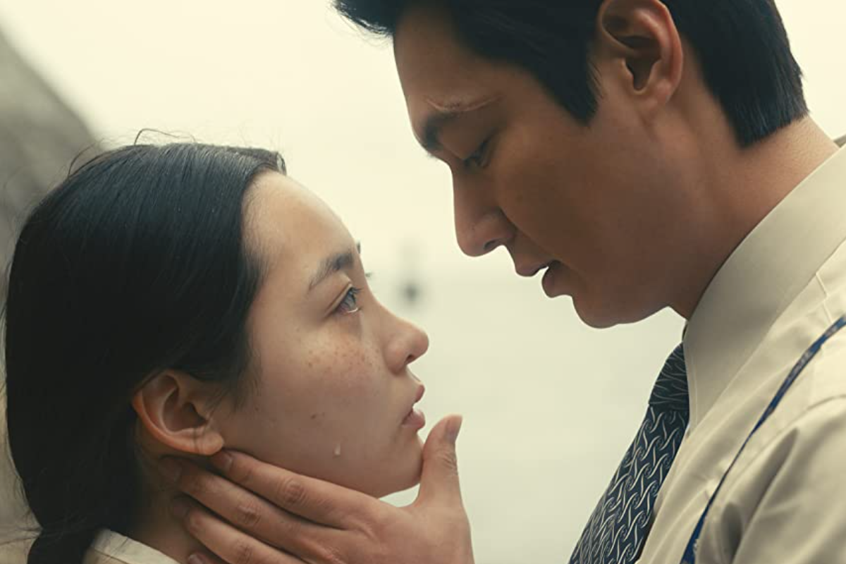 Hansu (Lee Min Ho) dan Sunja (Kim Min Ha) dalam drama Pachinko