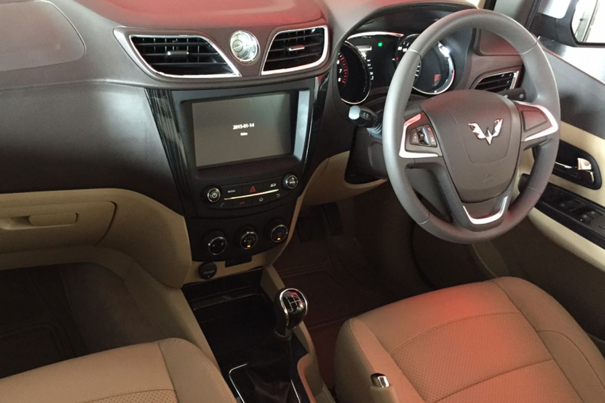 Interior Wuling Confero S