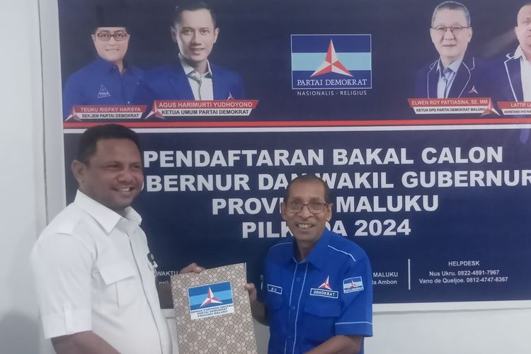 Perwakilan bakal calon Gubernur Maluku Hendrik Lewerissa saat memgambil formulir pendaftaran di kantor DPD Partai Demokrat Maluku, Kamis (25/4/2024)