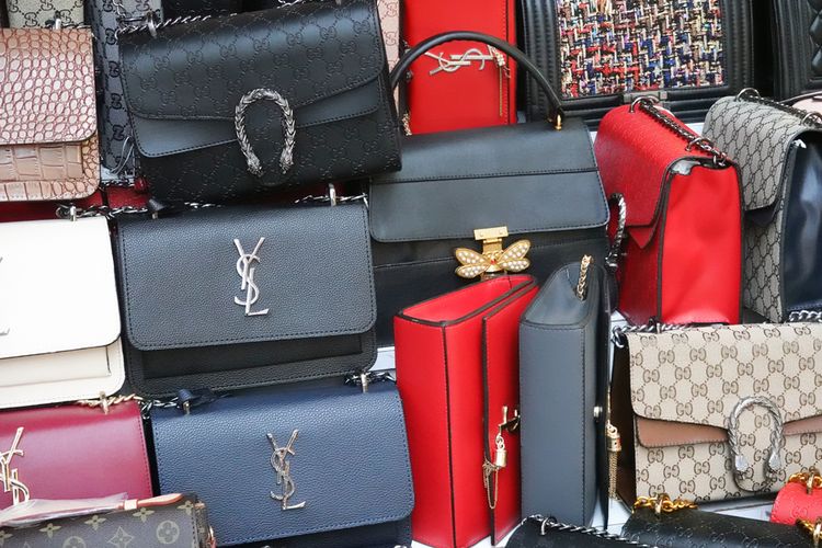 Sindikat Pemalsu Tas Louis Vuitton di China Tertangkap, Produknya