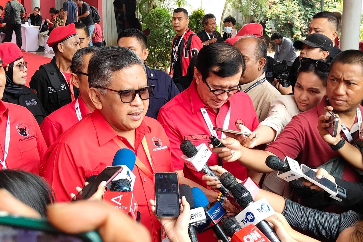 Sekretaris Jenderal PDI-P Hasto Kristiyanto ditemui di Jiexpo Kemayoran, Jakarta, Minggu (1/10/2023).