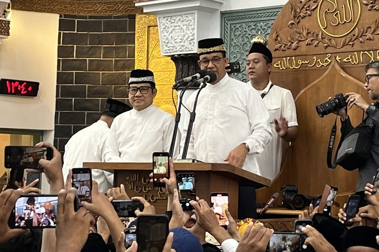 Mantan kandidat calon presiden dan calon wakil presiden (capres-cawapres) Anies Baswedan dan Muhaimin Iskandar bersama-sama mengunjungi Provinsi Nanggroe Aceh Darussalam, Jumat (3/5/2024).