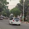 Petugas Derek Paksa 12 Mobil yang Parkir Sembarangan di 4 Lokasi Jakarta Selatan