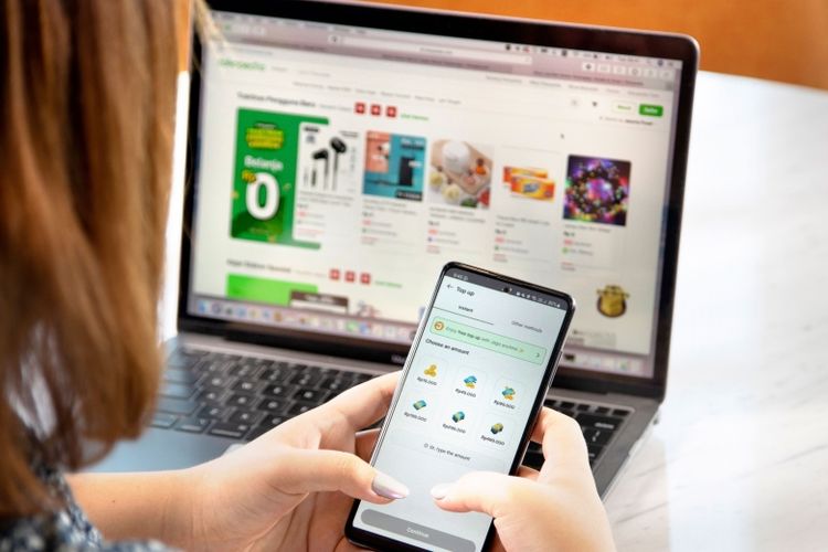Pelarangan social commerce di Indonesia tak lepas dari keberadaannya yang secara tidak langsung akan mengancam e-commerce.