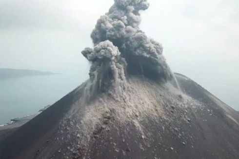 Citra Satelit Tunjukkan Anak Krakatau 