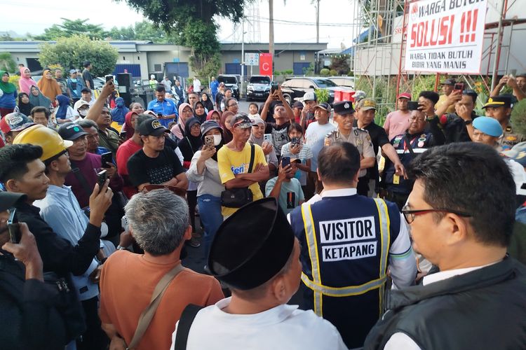 Warga Ketapang Beri ASDP Waktu 3 Hari Atasi Macet, Ancam Blokir Penyeberangan