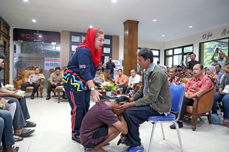 Wali Kota Semarang Hevearita Gunaryanti Rahayu saat mendampingi pertemuan remaja dengan orangtua pelajar untuk penyampaian komitmen di Mapolrestabes Semarang, Kamis (28/11/2024).