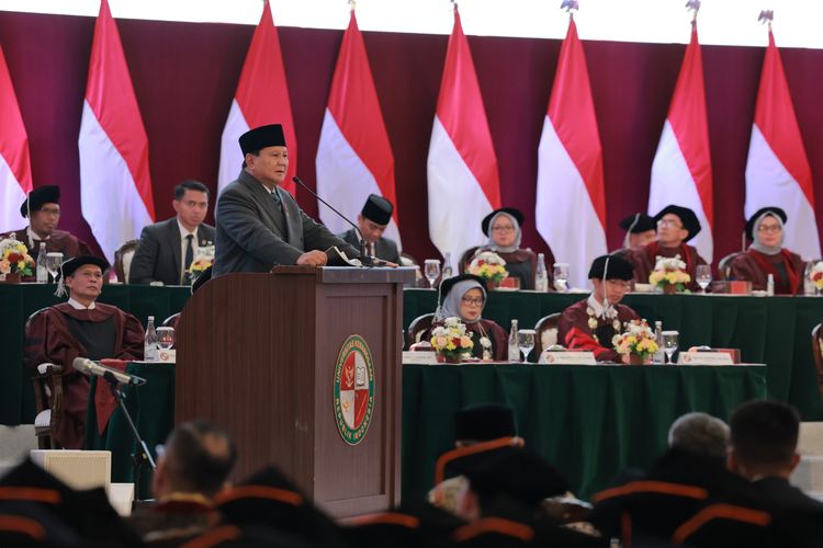 Presiden Prabowo Subianto dalam acara Sidang Senat Terbuka UKRI di Bandung, Sabtu (18/10/2025).