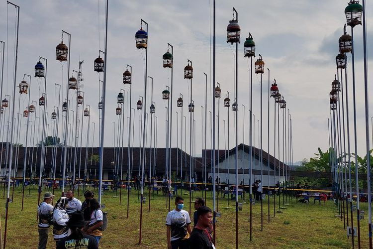 Peserta Lomba Perkutut Lokal Kapolres Salatiga Cup 2022 di Lapangan Gantangan Bung Karno Salatiga