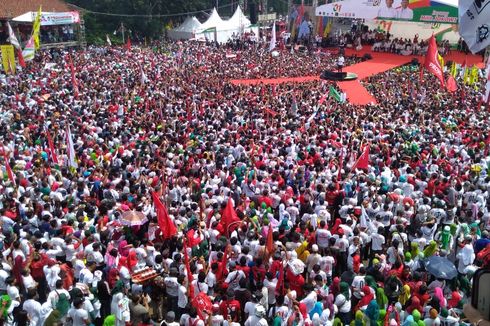 Gunakan Jip, Jokowi Temui Ribuan Pendukungnya di Purwokerto
