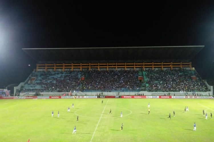 Suasana pertandingan Kalteng Putra vs PSIS Semarang pada laga kedua Grup C Piala Presiden 2019 di Stadion Moch Soebroto, Minggu (10/3/2019).