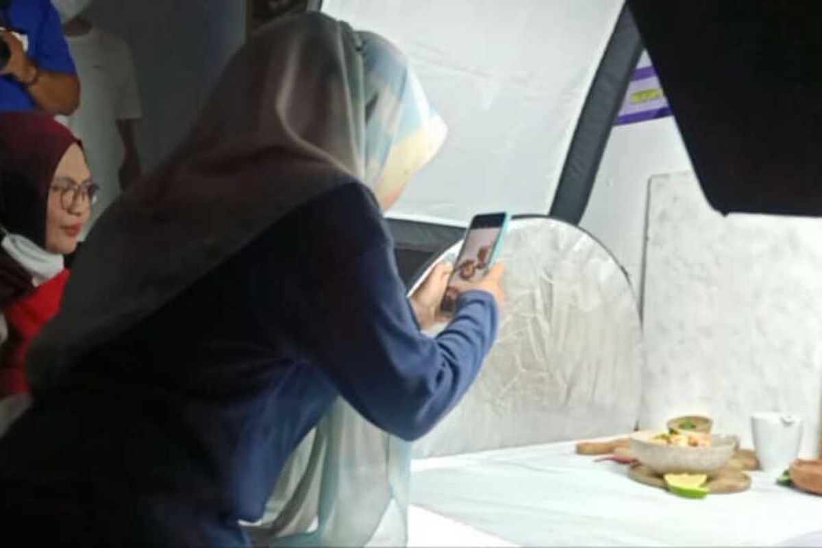 Kegiatan diklat foto produk bagi pelaku UMKM di Cianjur, Jawa Barat.