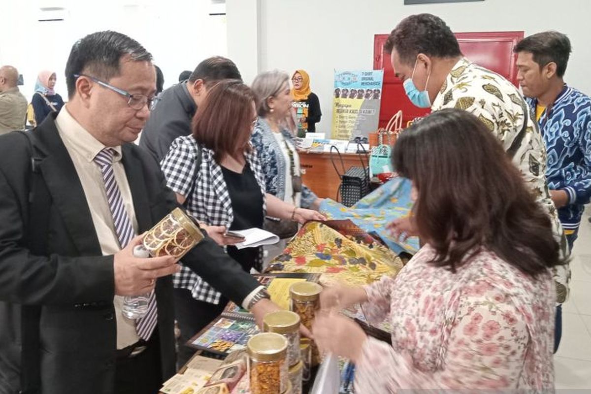 pemkot Cirebon menggelar forum Business Talk Mall UKM Go Global, dengan menghadirkan stakeholder dari kawasan Mindanao Utara, Filipina.