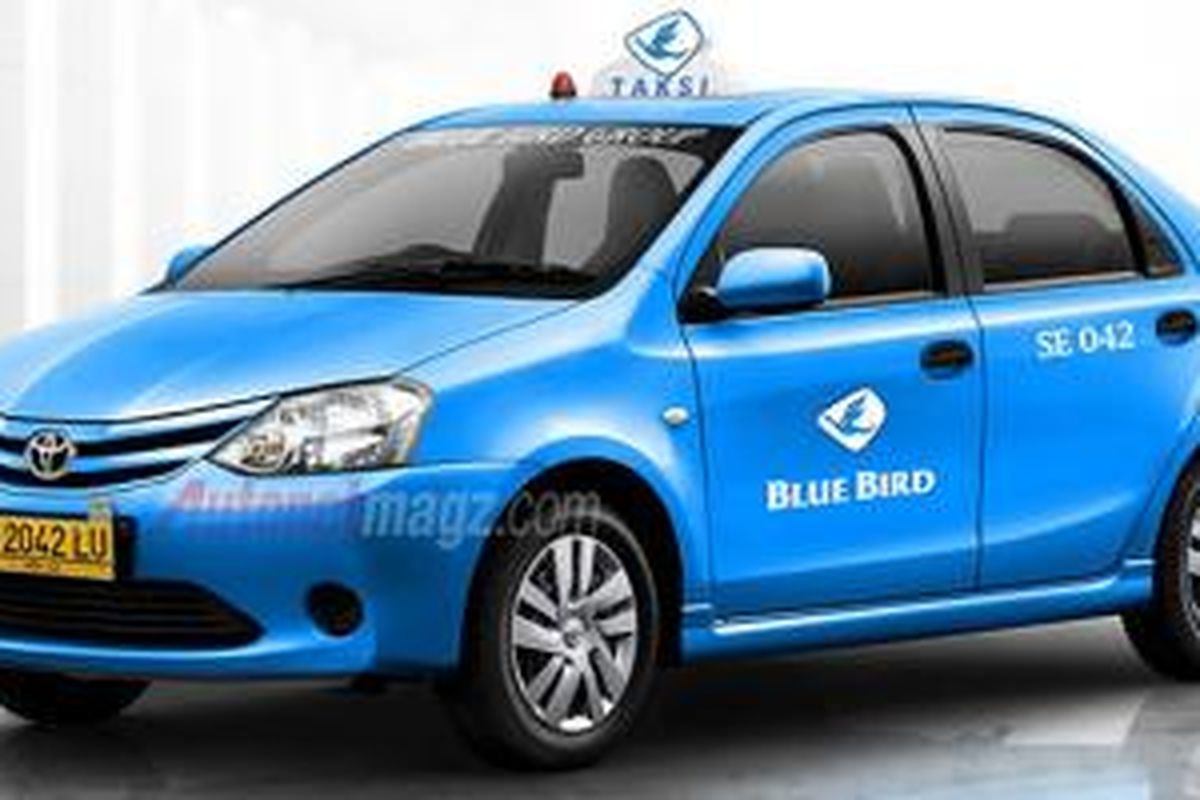 Rendering Toyota Etios Sedan sebagai taksi Blue Bird.