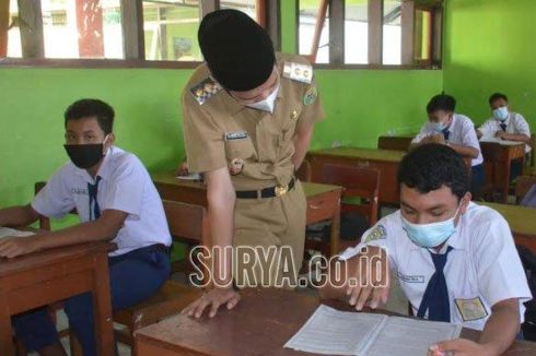 Ketika Pelajar SMP Bertanya ke Wakil Bupati Trenggalek: Kapan Kami Divaksin, Pak?