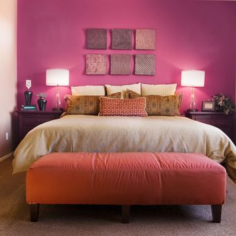Ilustrasi kamar tidur dengan nuansa romantis. 