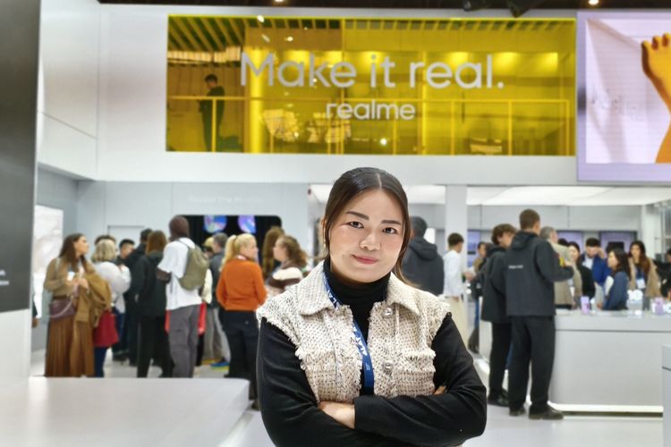 Public Relations Lead Realme Indonesia, Krisva Angnieszca ditemui di booth Realme di ajang MWC Barcelona 2025, Senin (3/3/2025).