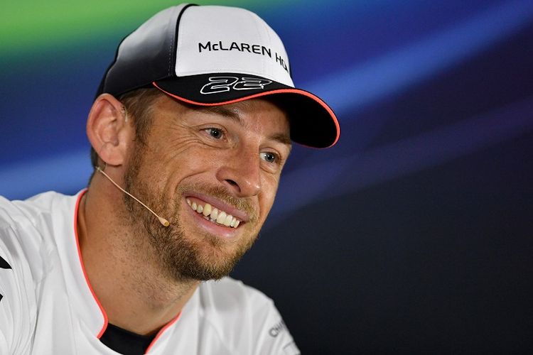Pebalap asal Inggris, Jenson Button, menghadiri sesi konferensi pers menjelang balapan Formula 1 di Abu Dhabi, 24 November 2016.