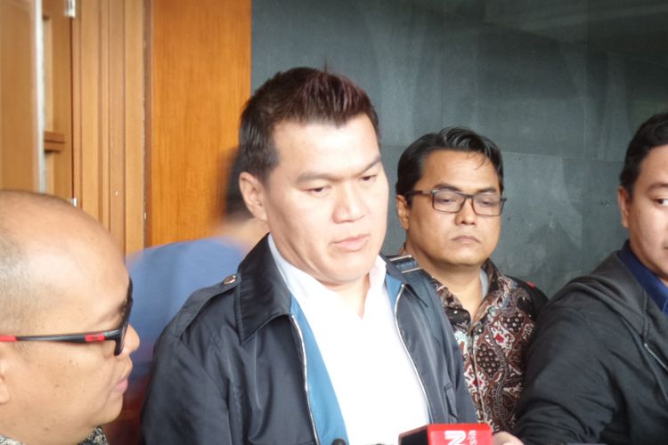 Andi Agustinus alias Andi Narogong saat diwawancarai seusai sidang di Pengadilan Tipikor Jakarta, Kamis (30/11/2017).