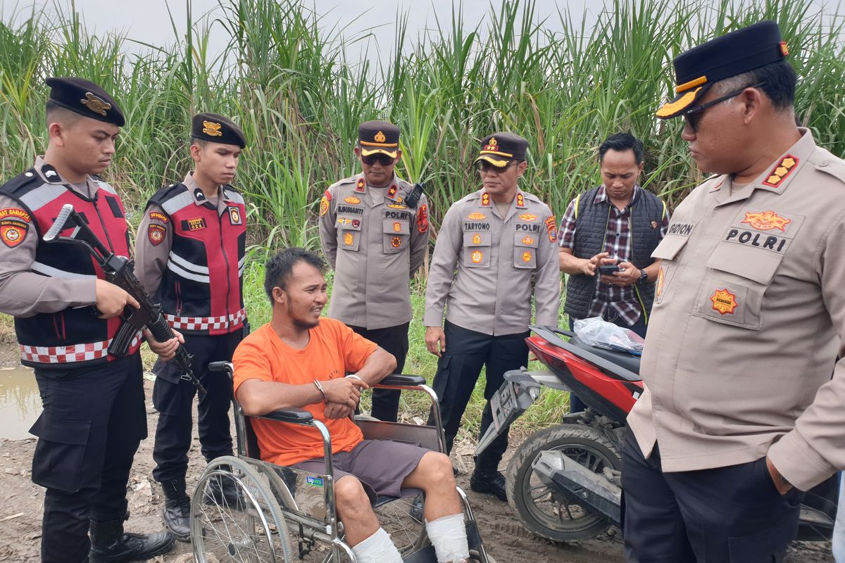 Edi Subayu (39) dihadirkan saat Polrestabes Medan dan Polsek Sunggal menggelar konferensi pers di Desa Sei Semayang pada Sabtu (22/3/2025). 