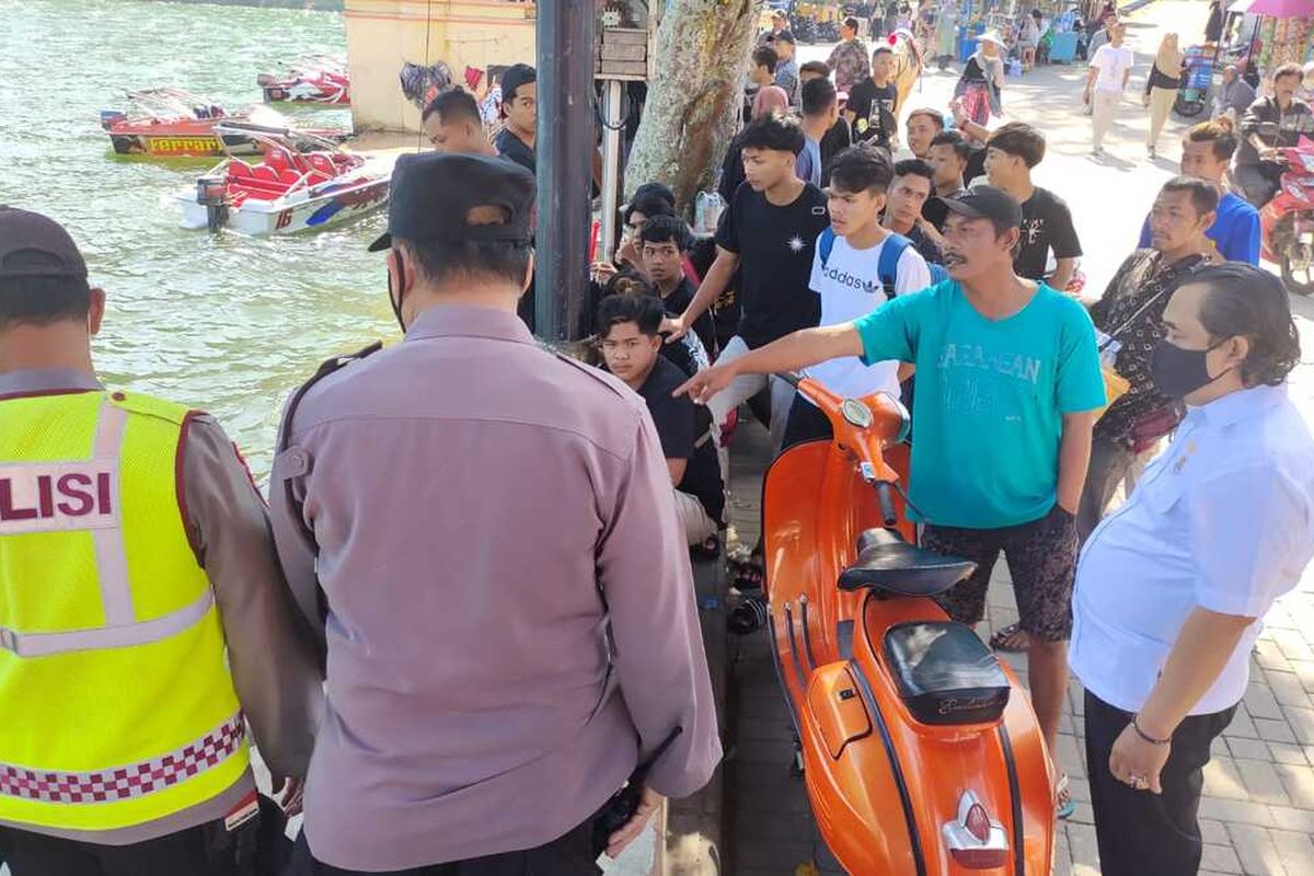 Seorang pengunjung nekat menceburkan diri ke Telaga Sarangan. Pelaku nekat menceburkan diri ke telaga karena permasalahan keluarga. Beruntung warga berhasil menyelamatkan korban.