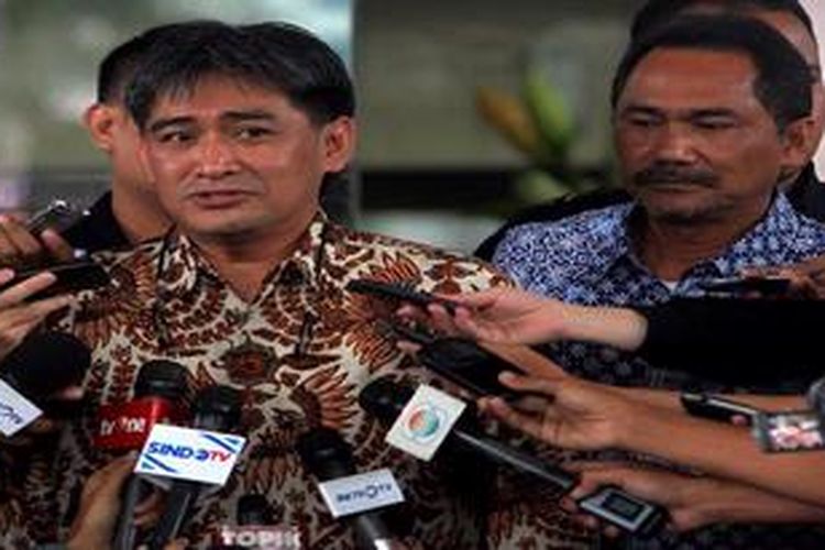 Komisi Pemberantasan Korupsi (KPK), Jakarta, Selasa (12/2/2013) kembali memeriksaan adik mantan Menteri Pemuda dan Olahraga Andi Mallarangeng, Andi Zulkarnaen Mallarangeng (Choel Mallarangeng), Choel di periksa terkait penyidikan kasus dugaan korupsi proyek Hambalang. Andi Zulkarnaen Mallarangeng dimintai keterangan sebagai saksi dalam kasus Hambalang.

