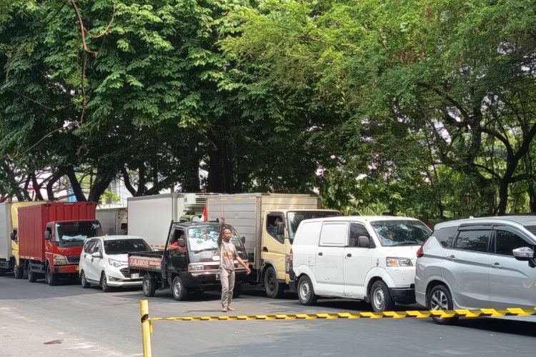 Jalan M Toha Tangerang Diperbaiki, Warga Rela Macet demi Jalan Lebih Nyaman