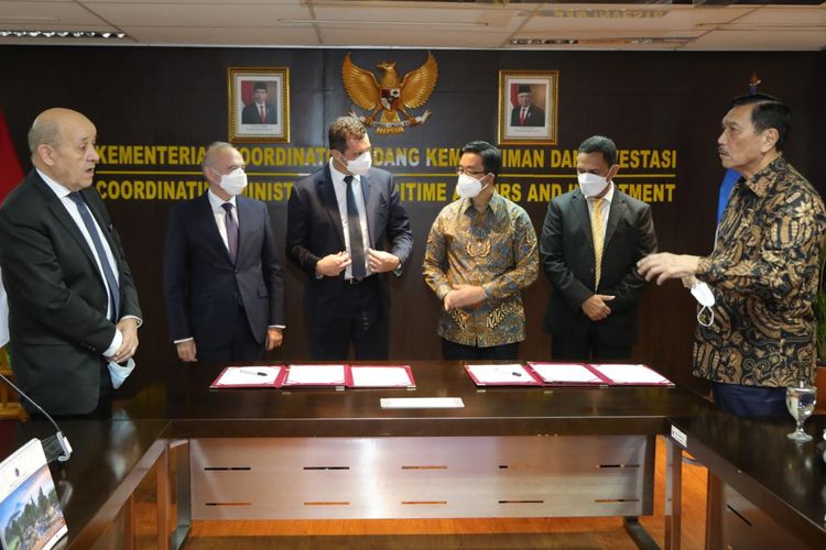 Pemerintah Indonesia menandatangani Letter of Intent (LoI) bersama dengan Pemerintah Perancis dalam hal transformasi energi, di Jakarta, Kamis (25/11/2021). 