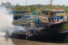 15 Kapal Nelayan Hangus Terbakar dalam Kebakaran Hebat di Galangan Kota Tegal