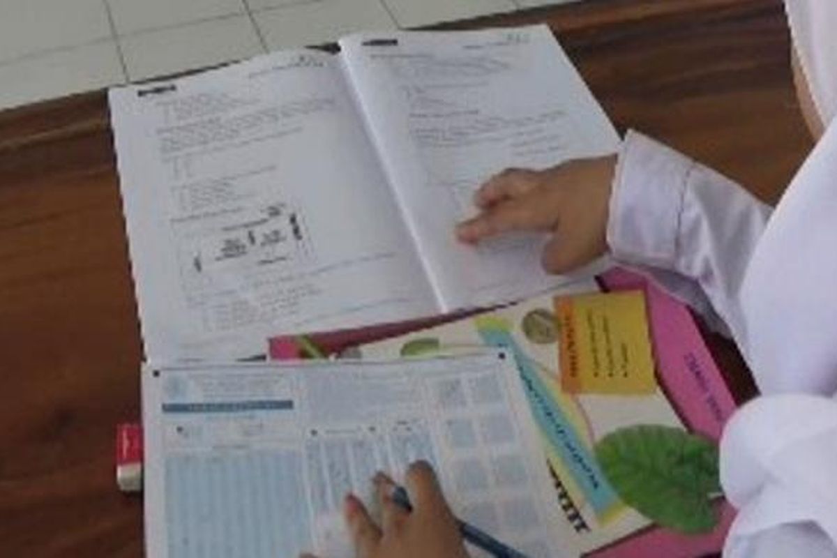 Dua peserta UN SLB di Pinrang pilih ujian sekolah dna tidak menghadiri ujian nasional hari ini. UN hanya diikuti satu peserta tuna rungu.