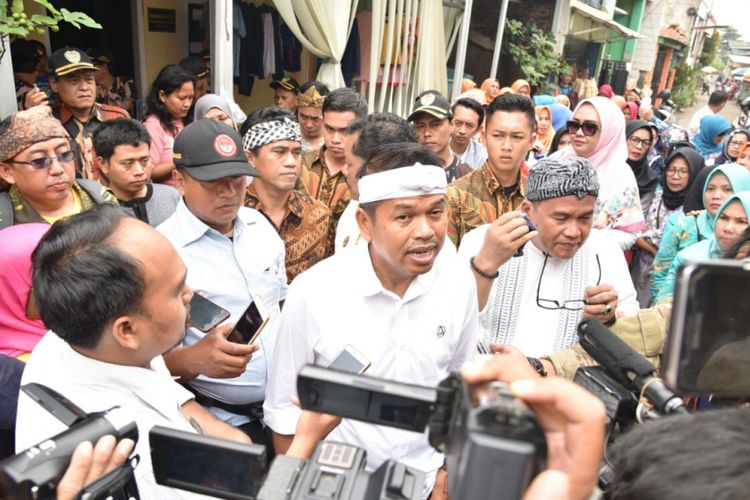 Cawagub Dedi Mulyadi sedang berkumpul bersama warga di kawasan Kota Bekasi, Senin (19/3/2018).