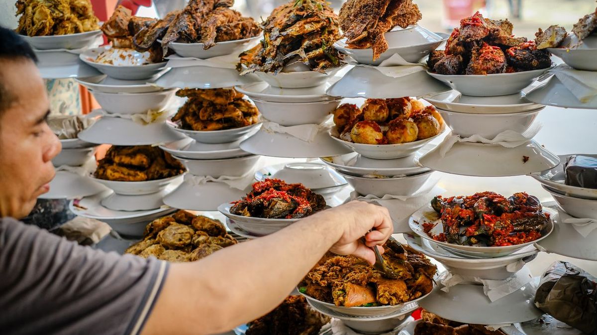 25 Countries with the Cheapest Dining Costs in Asia, Indonesia Places 2nd