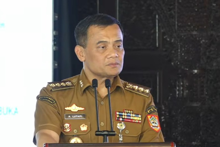 Jalan Rusak Cepu-Randublatung Blora Viral, Ahmad Luthfi Minta Pemda Tentukan Prioritas
