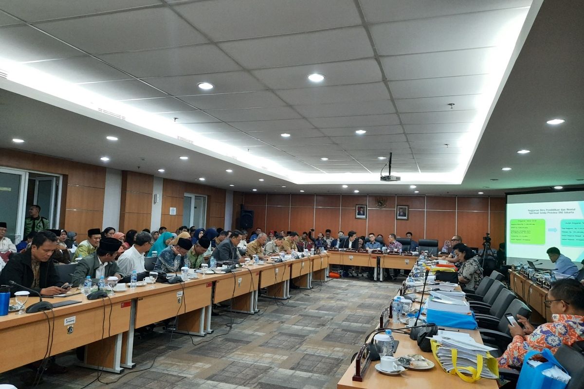 Suasana rapat RAPBD Komisi E bersama Pemprov DKI Jakarta, di ruang rapat Komisi E, Gedung DPRD DKI, Jalan Kebon Sirih, Senin (9/12/2019)