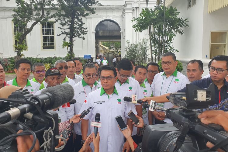 Himpunan Kerukunan Tani Indonesia (HKTI) menggelar Rapat Koordinasi di Istana Negara, Jakarta, Selasa (19/3/2019). Dalam acara itu, Moeldoko selaku Ketua Umum HKTI menyatakan dukungan politik kepada Presiden Joko Widodo. 