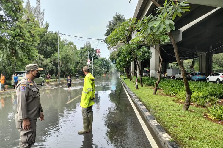Pantauan banjir di Jalan Letjend R Suprapto, Jakarta Pusat, Selasa (18/1/2022). *dokumen istimewa 