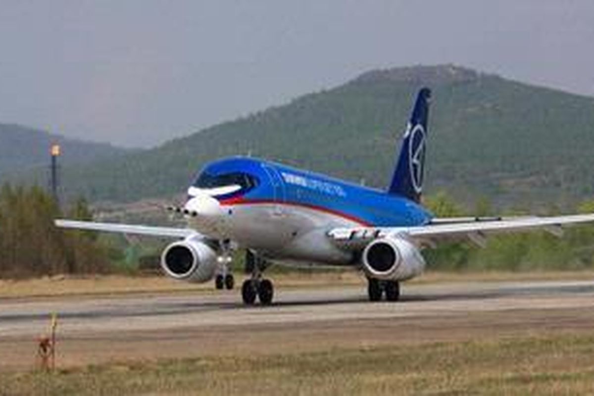 Pesawat jet penumpang Sukhoi Superjet 100 buatan Rusia.   