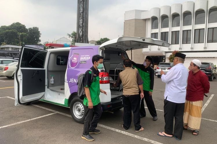 Posko layanan ambulans jenazah gratis dari Dompet Dhuafa yang berlokasi di Masjid Al-Amaliyah, Kecamatan Ciawi, Kabupaten Bogor, Jawa Barat (Jabar).