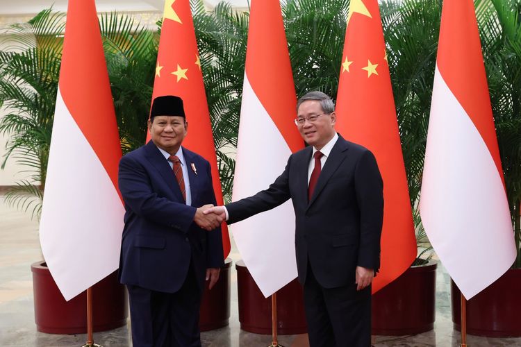 Menteri Pertahanan RI Prabowo Subianto menyampaikan komitmen untuk meningkatkan kerja sama antara Indonesia dengan China.  Komitmen itu disampaikan Prabowo saat menemui Perdana Menteri (PM) China Li Qiang di Beijing, China, pada Selasa (2/4/2024) waktu setempat.