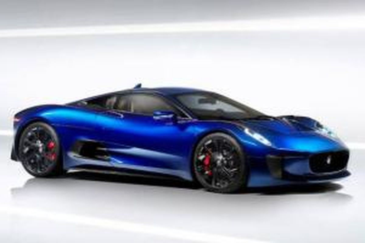 Jaguar C-X75 akan menjadi musuh James Bond yang menggunakan Aston Martin DB10 di film Spectre.