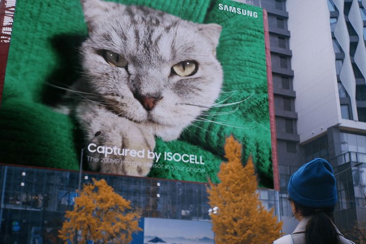 Samsung, baru-baru ini memamerkan hasil smartphone dengan sensor 200 megapikselnya yang memungkingkan pengguna untuk mencetak foto beresolusi tinggi hingga sebesar gedung.